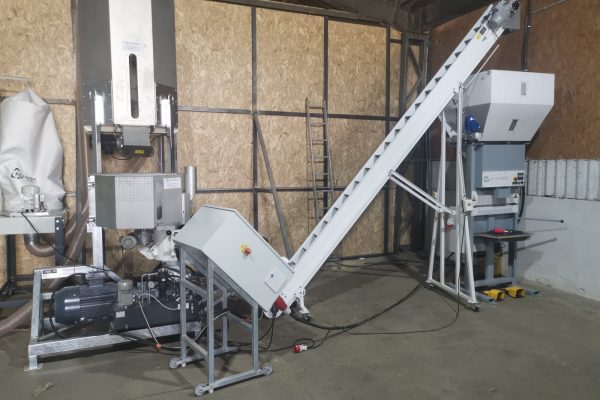 pellet mill with silo and bagging unit